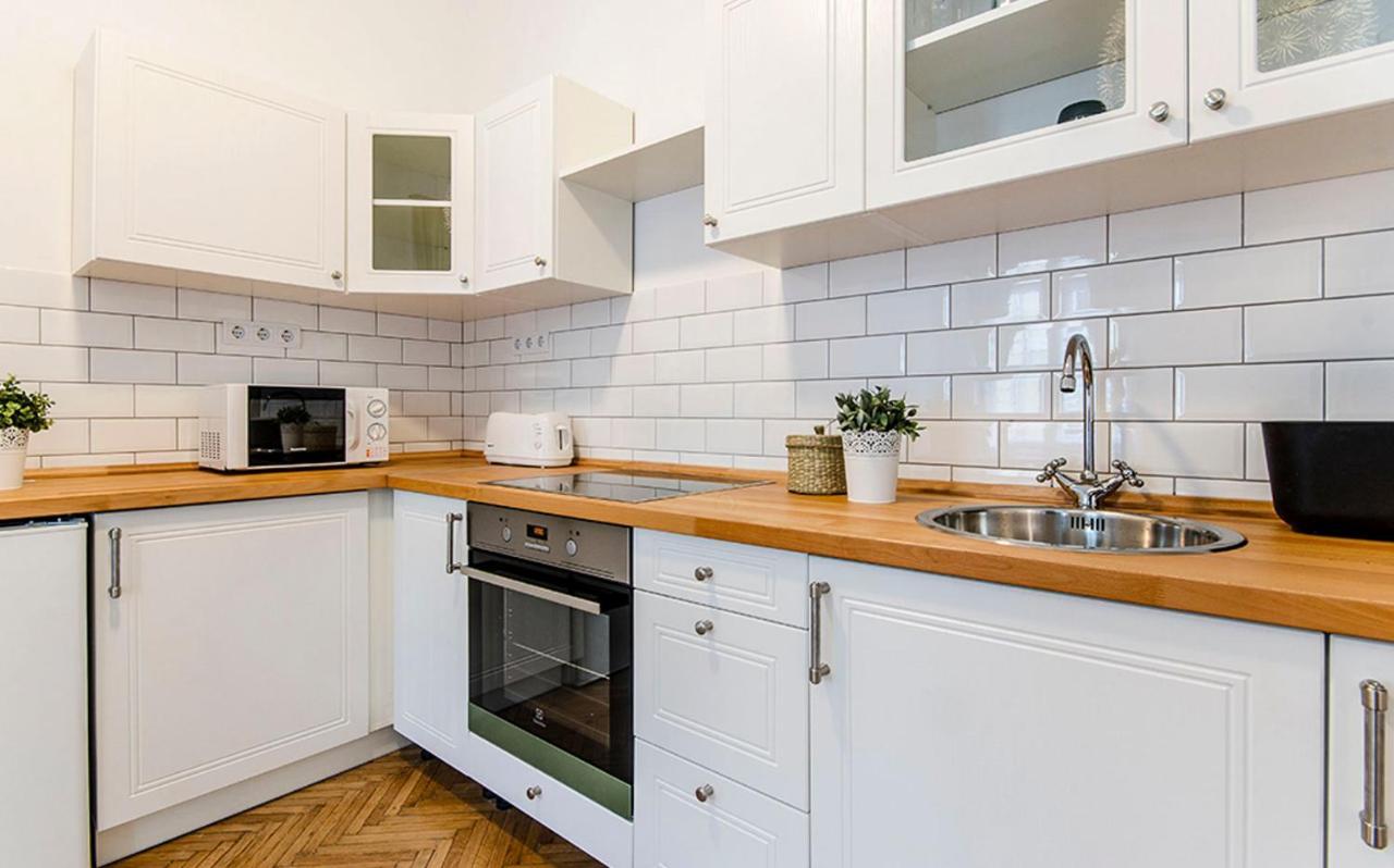 Cozy 2 Bedroom Apartment In Terez Boulevard. Budapest Exterior foto