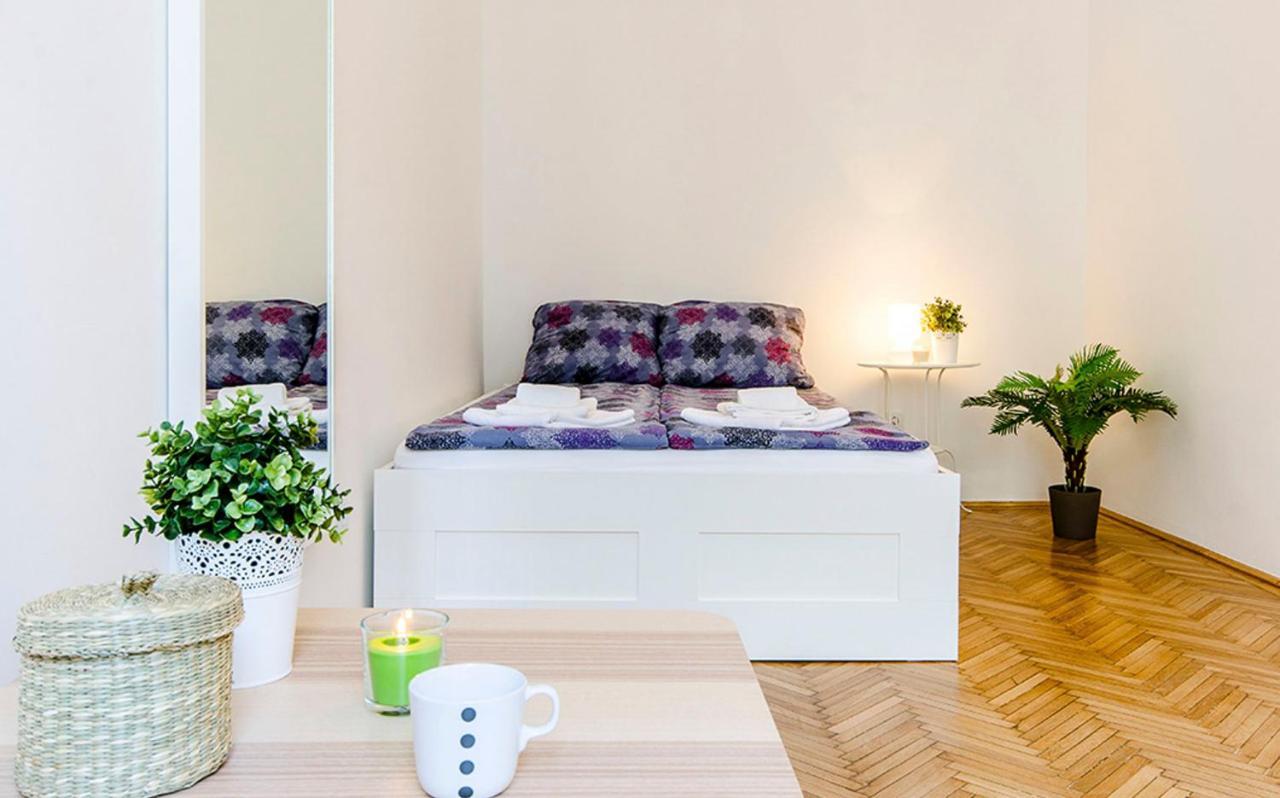 Cozy 2 Bedroom Apartment In Terez Boulevard. Budapest Exterior foto