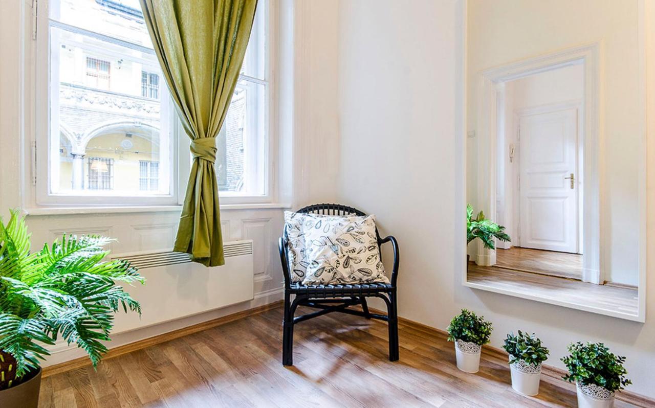 Cozy 2 Bedroom Apartment In Terez Boulevard. Budapest Exterior foto