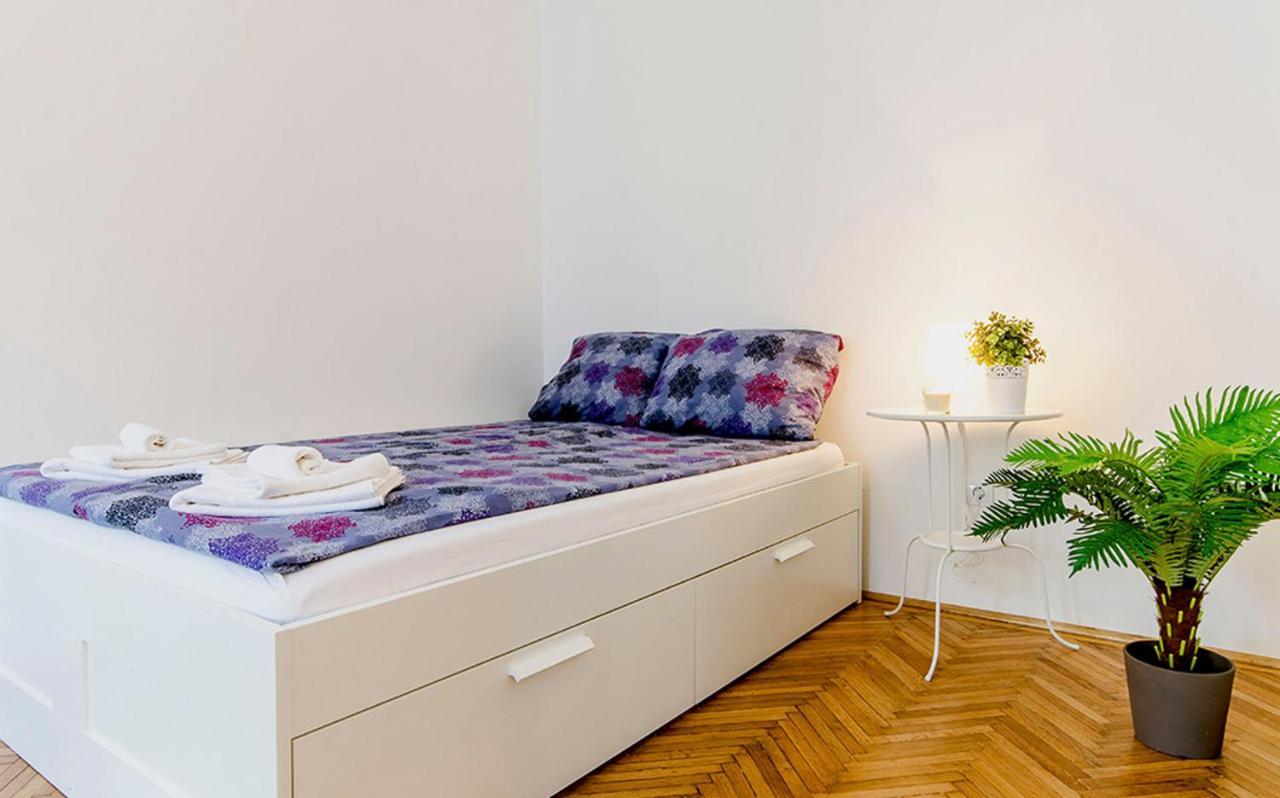 Cozy 2 Bedroom Apartment In Terez Boulevard. Budapest Exterior foto