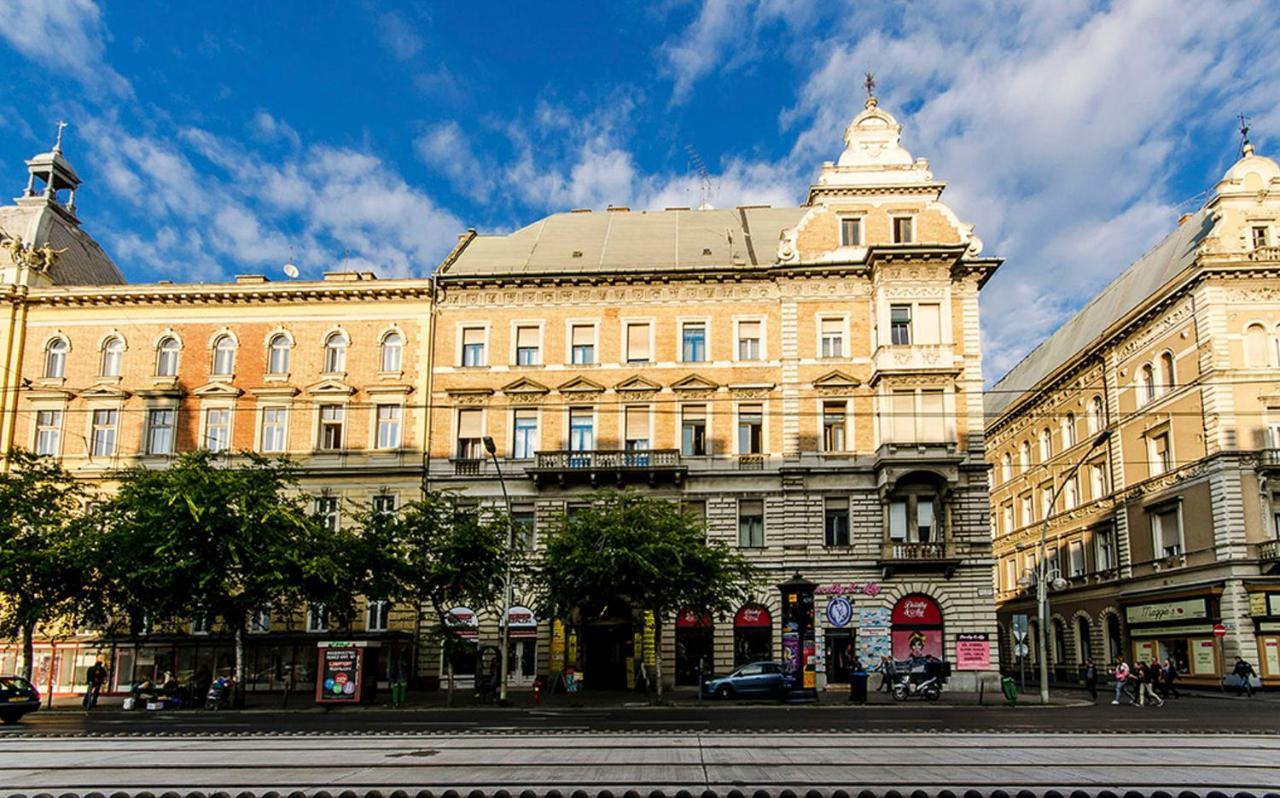 Cozy 2 Bedroom Apartment In Terez Boulevard. Budapest Exterior foto